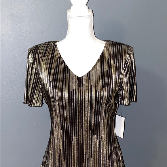 Dress - Picture 3 of 5